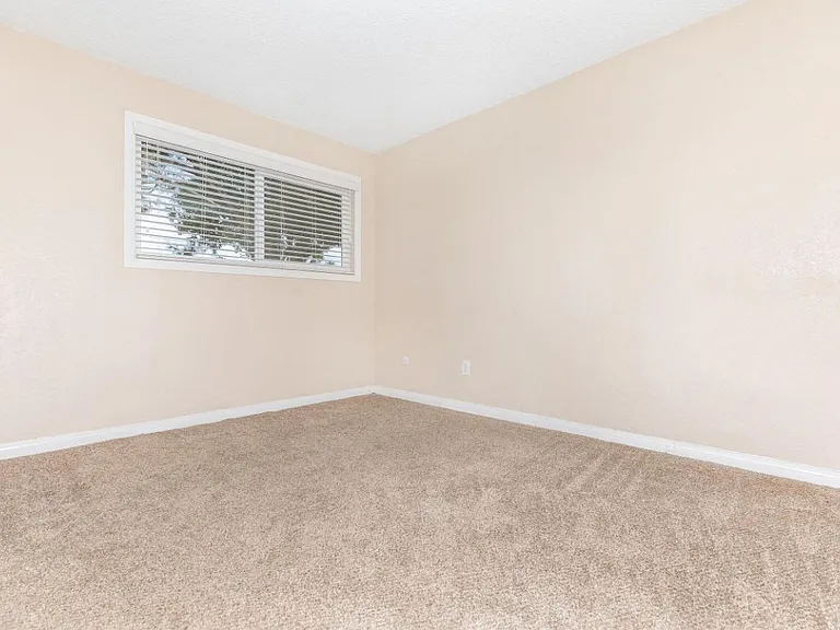 Dorado Plaza Apartments — Photo 47