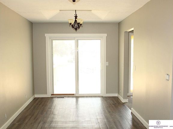 5th image of 15110 Robin Dr