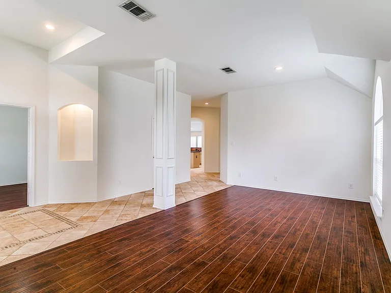 104 Dorsett Dr — Photo 7