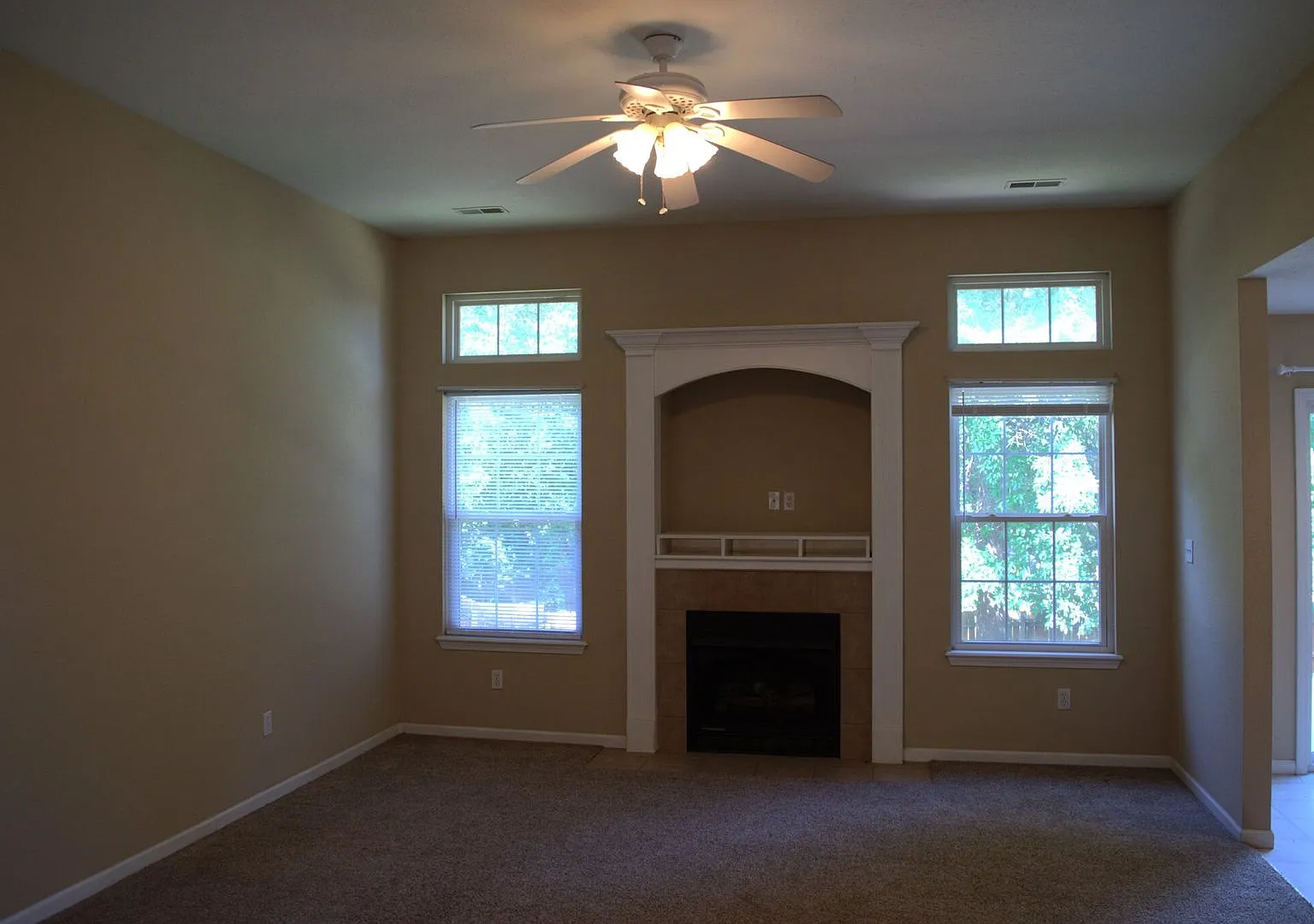 Nice 3 Bed 2.5 Bath House! — Photo 3
