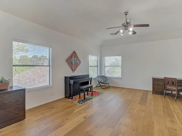 301 Winding Oak Ln S — Photo 28