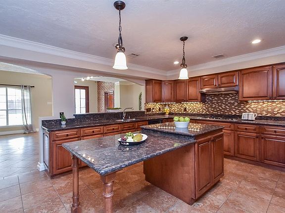 5th image of 15305 Welwyn Dr