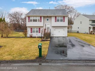 10 Gordon Ct, Rensselaer, NY 12144