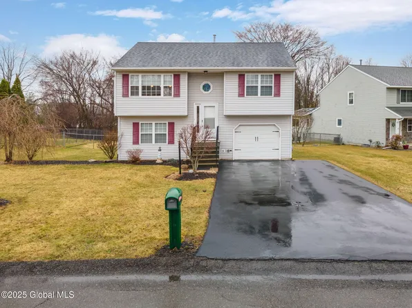 10 Gordon Court, Rensselaer, NY 12144