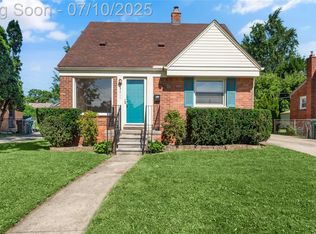 2606 Willow St, Dearborn, MI 48124