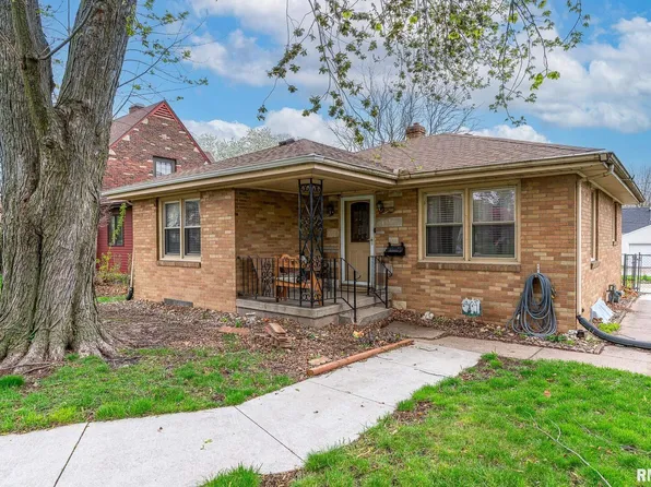 1229 N 4th St, Clinton, IA 52732