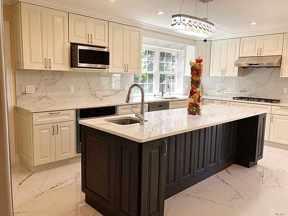 4th image of 24 Vanderbilt Dr