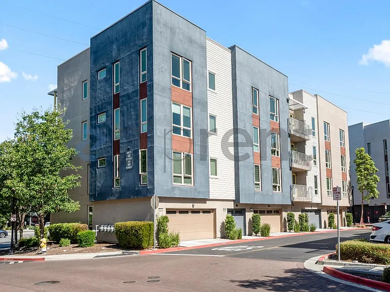 460 Montague Expy #40 — Photo 32