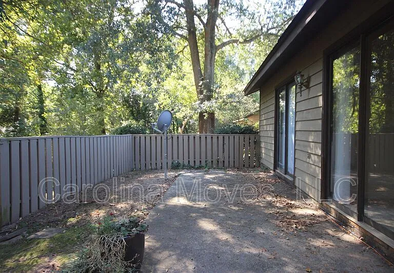 324 Skylark Cir — Photo 16