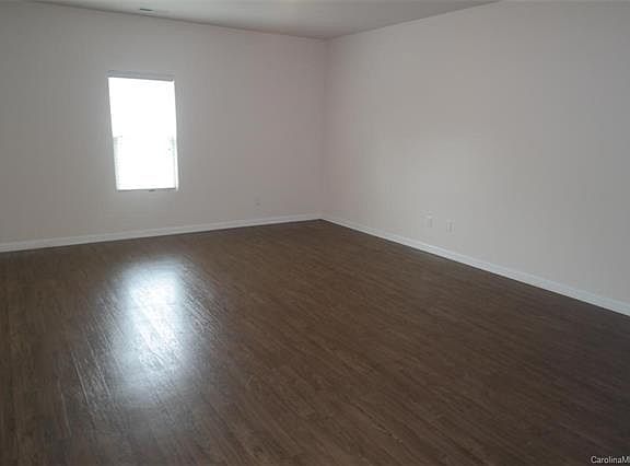 4th image of 1300 Waylon Ave