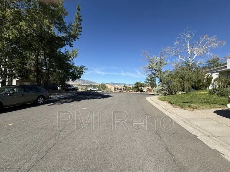 3675 Meeks Way — Photo 3