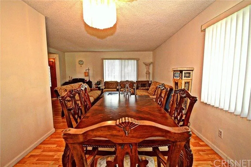 3 bed, 1429 sqft, $3,990 — Photo 4