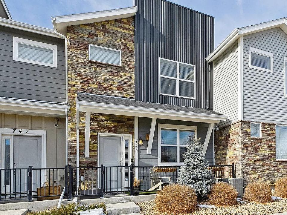 1st image of 745 Grandview Meadows Dr