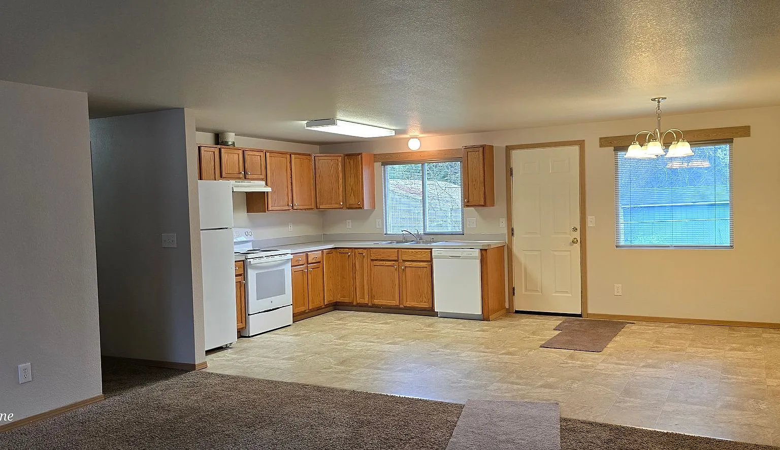 3 bedroom 1 bath in Shorecrest Neighborhood — Photo 4