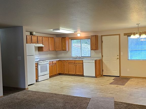 4th image of 2261 E Crestview Dr