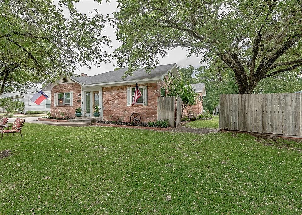 1st image of 1703 Woodland Dr