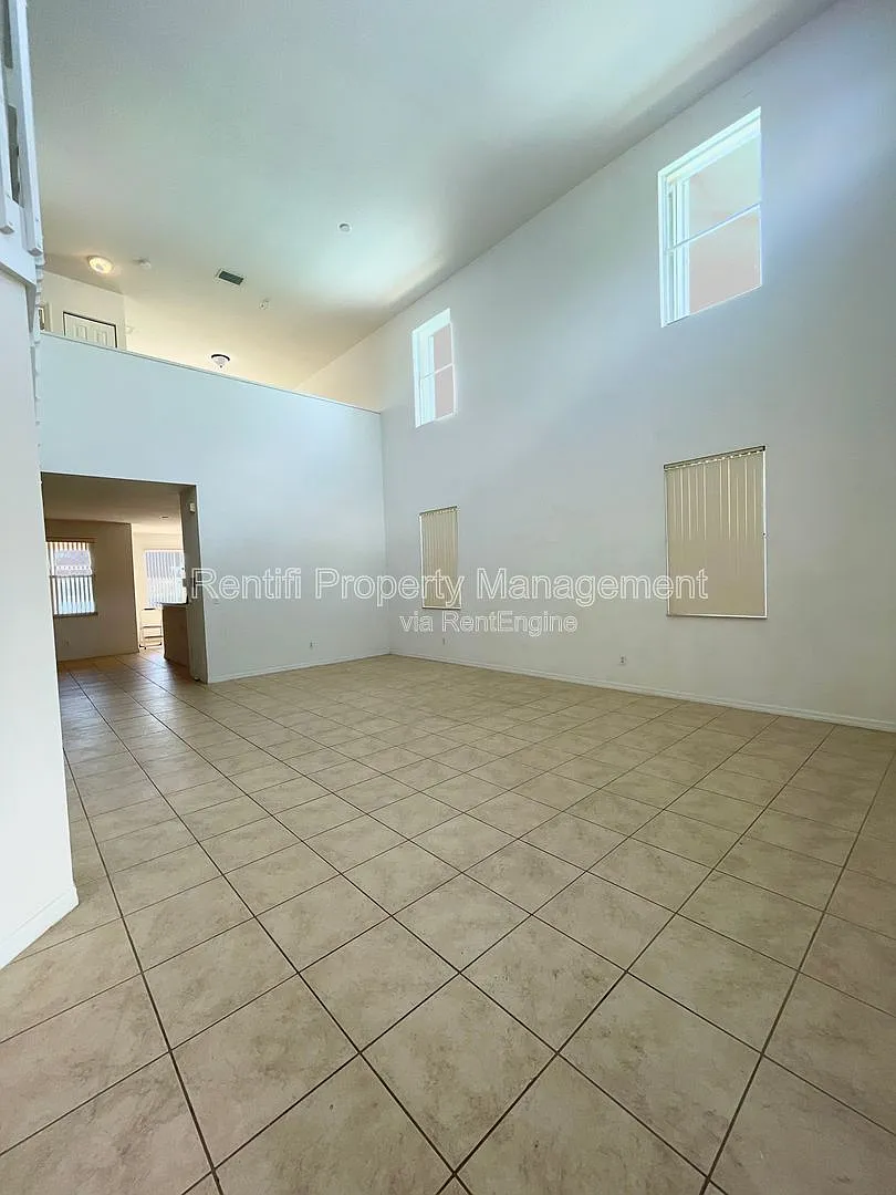 Building Photo - 17038 Tremont St