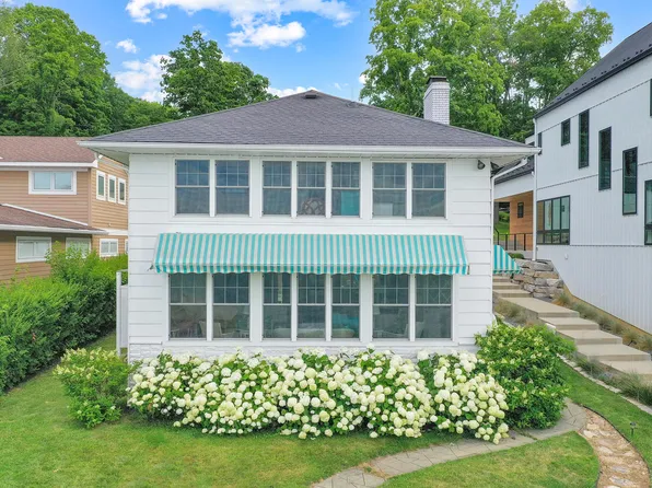 21945 Howell Dr, Cassopolis, MI 49031