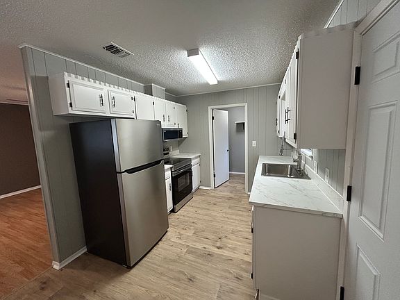 4th image of 206A Redbud Ln #A