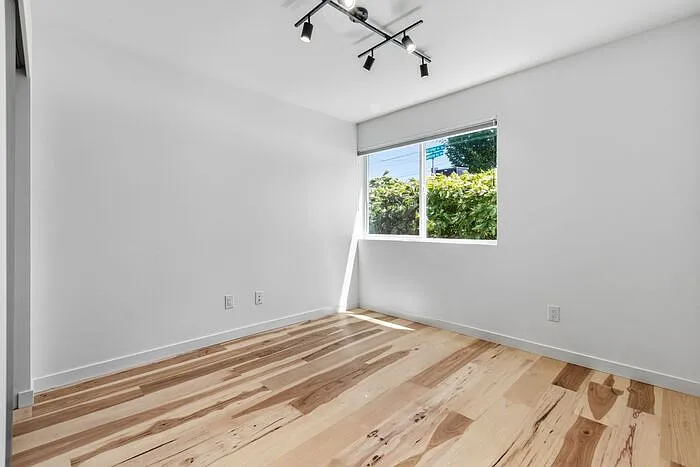 7331 Fauntleroy Way SW — Photo 10