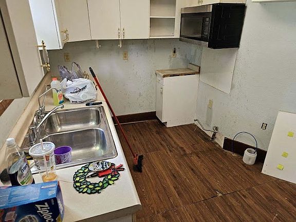 3rd image of 634 W Division St