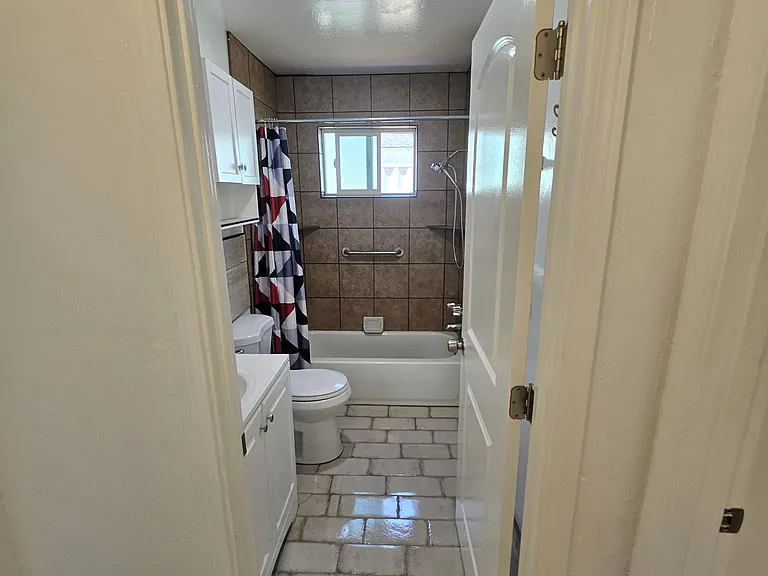 320 Locust Ave — Photo 18