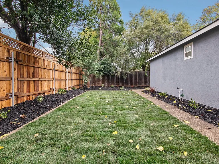 8737 Grayling Way — Photo 31