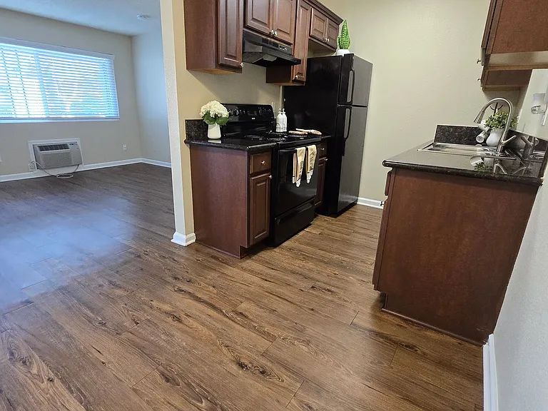 Mapleview Apartment Homes — Photo 9