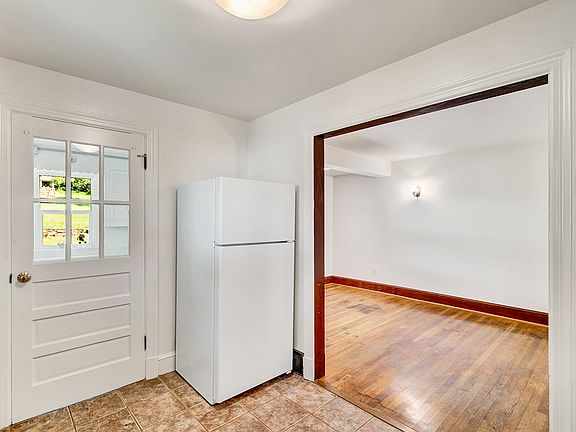 5th image of 4215 Loudoun Ave
