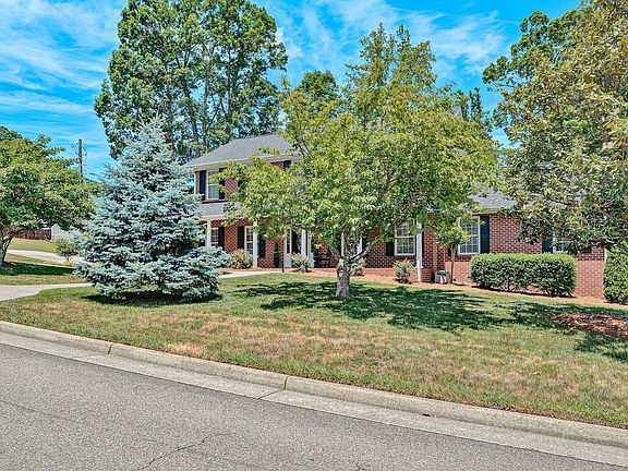 5th image of 1907 Carleton Dr