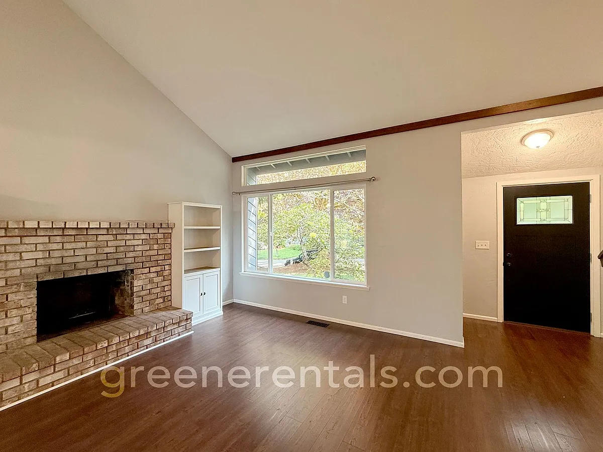 Building Photo - 2416 17th Ave NW