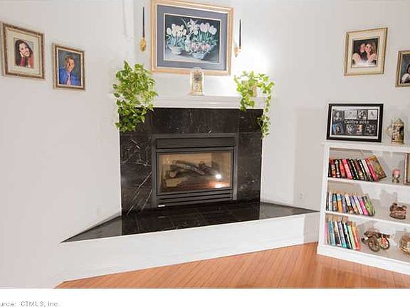 4th image of 4 Alexandra Ln