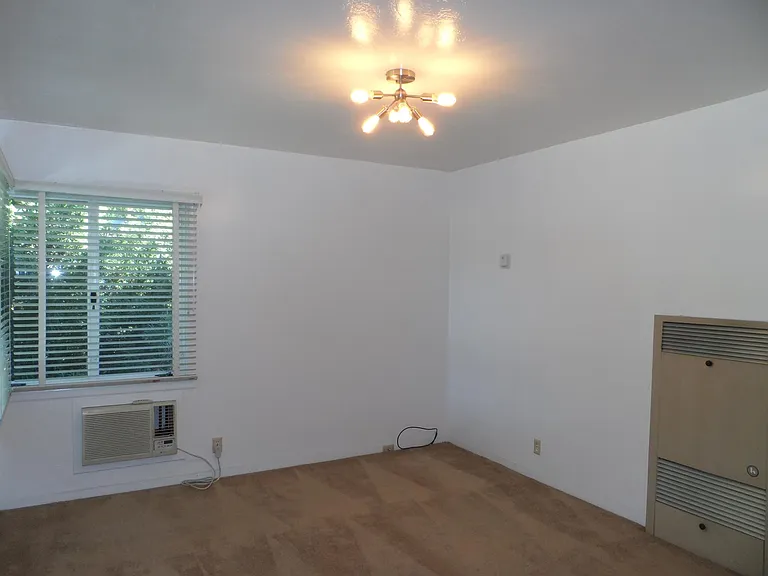 1314 V St — Photo 8