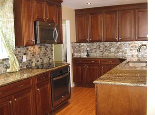 56 Delamere Rd, Williamsville, NY 14221