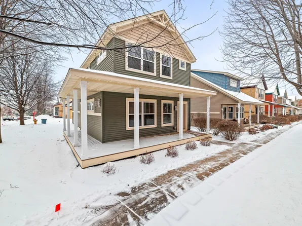 3020 Cottage Ln N, Maplewood, MN 55109