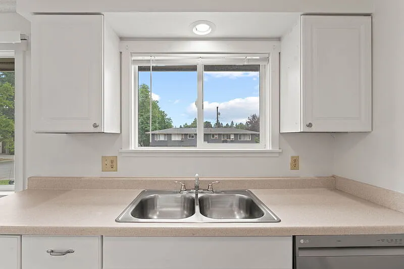 2 bed, 1.0 bath, 830 sqft, $1,250 — Photo 3