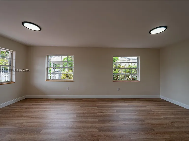 370 Flagami Blvd — Photo 7