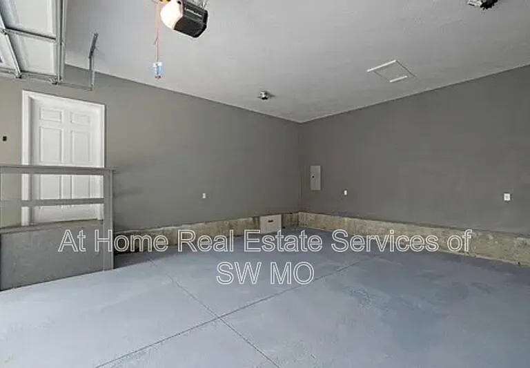 2437 N Lyon Ave — Photo 6