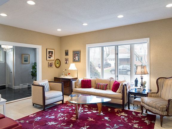 4th image of 10 Surrey Ln