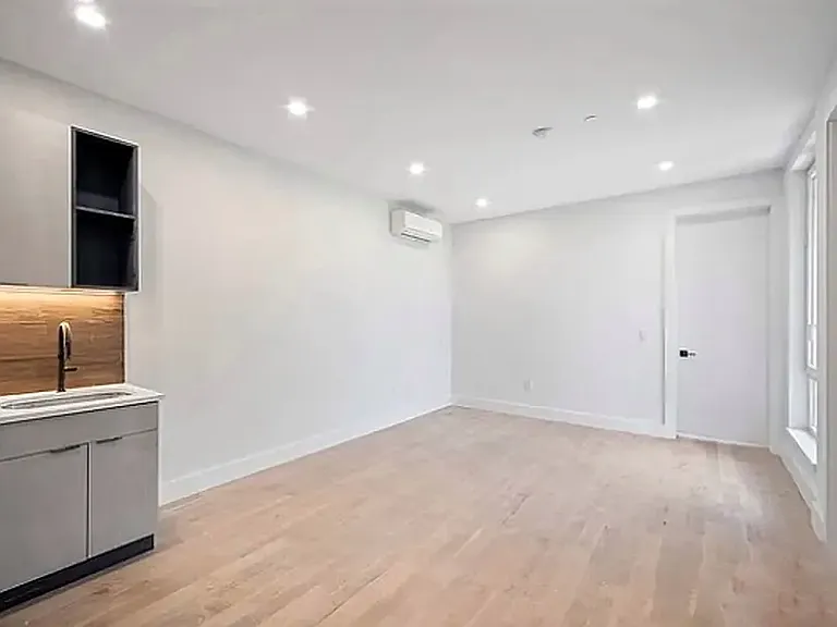 391 Meeker Ave #2D — Photo 2