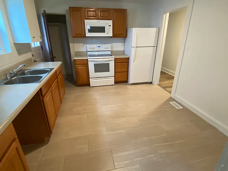 517 Grove St #B — Photo 6