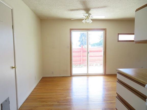 5th image of 809 Oak St