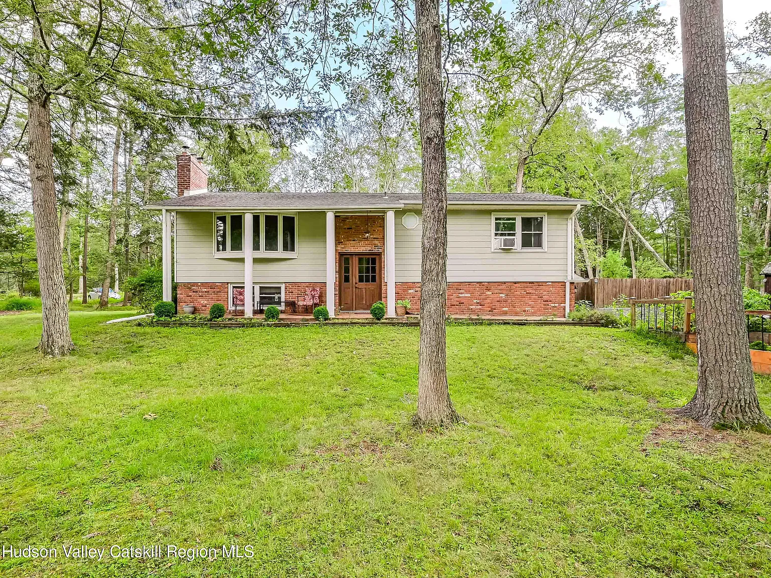 33 Whitney Drive photo 1