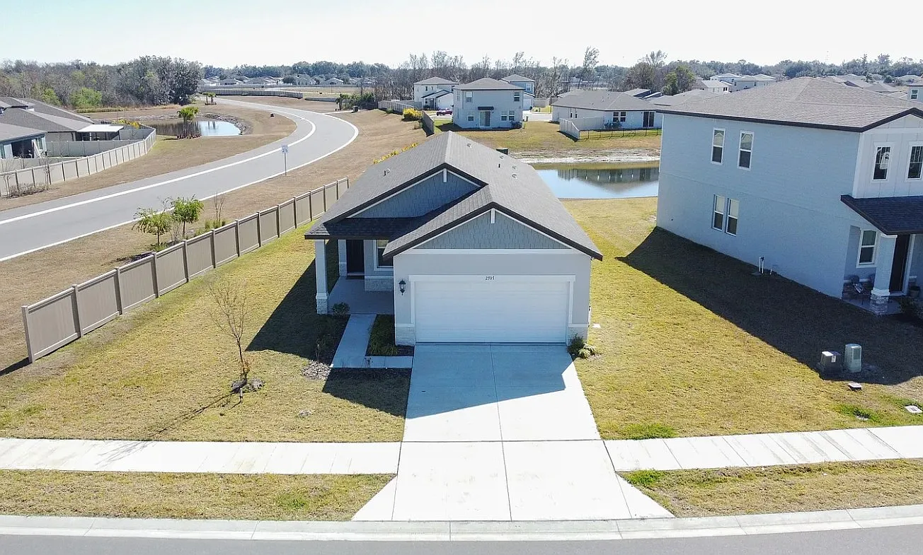 4 bed, 1687 sqft, $2,250 — Photo 3
