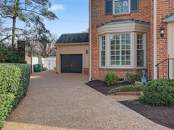 4th image of 2116 Golf Club Ln