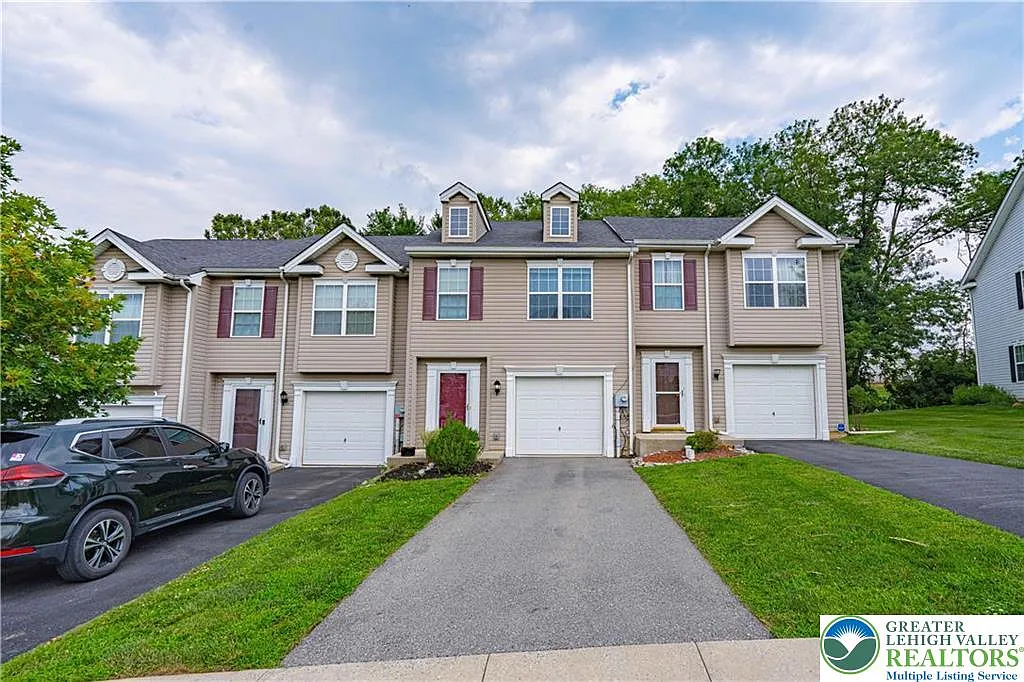 3 bed, 2.5 bath, 1497 sqft, $2,295 — Photo 1