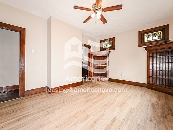 540329_002_living_room_2.jpg