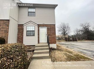 1714 SW Parkridge Dr, Blue Springs, MO 64015