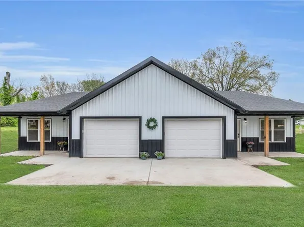 511 W McGaughy St, Hamilton, MO 64644