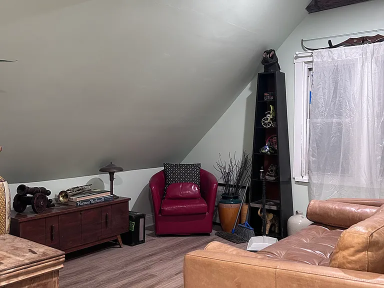2nd bedroom on level 2